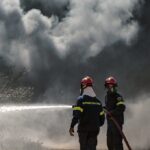 Θεσσαλονίκη: Βίντεο ντοκουμέντο από τη στιγμή που ο 59χρονος βάζει φωτιά σε ξερά χόρτα στη Σίνδο 