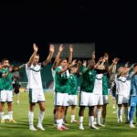Κitesurfer στις Ράχες ανασύρθηκε από το νερό αναίσθητος με κατάγματα, έχοντας καταπιεί πολύ νερό – Βίντεο με τους συναθλητές που τον έσωσαν