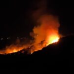 Ολονύχτια μάχη των πυροσβεστικών δυνάμεων με τα πύρινα μέτωπα σε Αττική, Βοιωτία και Φωκίδα