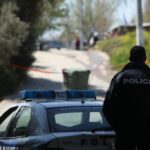 Φωτιά σε στέγη σχολείου στη Λούτσα – Επιχειρούν 15 πυροσβέστες με 6 οχήματα