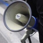 Υπό έλεγχο η φωτιά στη Σαλαμίνα – «Ο ισχυρός άνεμος δυσκόλεψε ιδιαίτερα την επιχείρηση κατάσβεσης», λέει ο αντιδήμαρχος