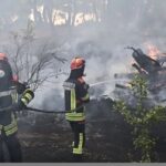 Φωτιά στη Δυτική Αττική: Συνεχίζεται η μεγάλη επιχείρηση κατάσβεσης – Πού επικεντρώνονται οι δυνάμεις