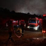 Τουρίστες παίζουν ξύλο σε μέση του δρόμου στη Χώρα της Μυκόνου – Δείτε βίντεο