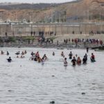 «Δύο παιδιά που κολύμπησαν στην ίδια θάλασσα»: Μια ελεγεία για τη φιλία