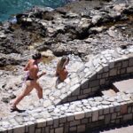 Γλυφάδα: Καρέ-καρέ διαρρήκτης παραβιάζει είσοδο πολυκατοικίας με κατσαβίδι – Το βίντεο ντοκουμέντο