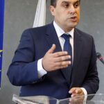 Συναγερμός στη Σαλαμίνα: Ταυτόχρονες φωτιές σε Περιστέρια και Σελήνια – Διαδοχικά μηνύματα του 112 καλούν σε εκκενώσεις