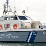 Τουρίστες παίζουν ξύλο σε μέση του δρόμου στη Χώρα της Μυκόνου – Δείτε βίντεο