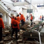 Σάλος με τον Μακρόν σε τζετ σκι: «Η Γαλλία καίγεται και ο πρόεδρος διασκεδάζει»