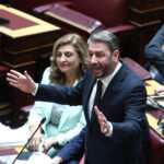 Μητσοτάκης σε Ανδρουλάκη: Βαθιά ανευθυνότητα να μπλέκετε τα εξωτερικά ζητήματα στην εσωτερική αντιπαράθεση – Η ατάκα για τον Φλωρίδη και την… ανθοδέσμη