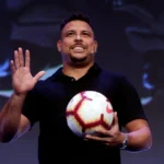 Ο Απόστολος Χρήστου στο Allwyn Game Time ρίχνει στην πισίνα τους Μπολτ, Τεντόγλου και Πετρούνια