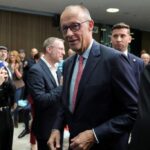 Ιταλία: Η Μελόνι απαγορεύει τη μπούρκα στα σχολεία και βάζει πλαφόν στους αλλοδαπούς μαθητές ανά τάξη