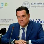 Η σοκαριστική εικόνα του Γιώργου Μαζωνάκη όταν έβγαινε από το ιατρείο στο Κολωνάκι: «Ήταν άσπρος, με ανοιχτά τα μάτια και του κρατούσαν το κεφάλι»