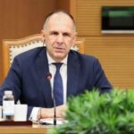 Τα δύο πρόσωπα μυστήριο που βρίσκονταν μαζί με τον Γιώργο Μαζωνάκη στο ιατρείο στο Κολωνάκι – Ο άντρας που ζούσε χρόνια στη Σουηδία