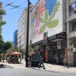 Πλάκα: «Ζούμε τον τουρισμό του σούπερ μάρκετ» λένε καταστηματάρχες στον «ΕΤ»