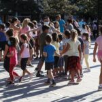 Οι καταγγελίες της πολύτεκνης οικογένειας που έφυγε από τη Φουρνά: «Δεν μας στήριξαν, το παιδί μας δέχτηκε bullying – Ζούσαμε με ποντίκια»