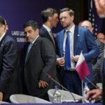 Απίστευτο ατύχημα στην Πολωνία: Τρένο τσακίζει φορτηγό στις ράγες