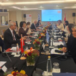 Αλβανία: Μπαραζ μολότοφ, δακρυγόνων και πετροπόλεμος στα Τίρανα