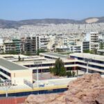 Αττική Οδός: Εικόνες από το σφοδρό τροχαίο με νταλίκα και ΙΧ – Ένας τραυματίας