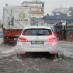 Απίστευτο βίντεο στον ΒΟΑΚ: Οδηγός με πατίνι μπήκε στον δρόμο ταχείας κυκλοφορίας και μπλόκαρε τα οχήματα