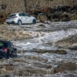 Ο τραγικός απολογισμός της κακοκαιρίας: Ένας νεκρός στη Ρόδο, μετρούν τις ζημιές στην Εύβοια – Πού θα βρέξει τις επόμενες ώρες