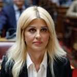 Live οι ανακοινώσεις για το «μπλόκο» ανηλίκων στα social media